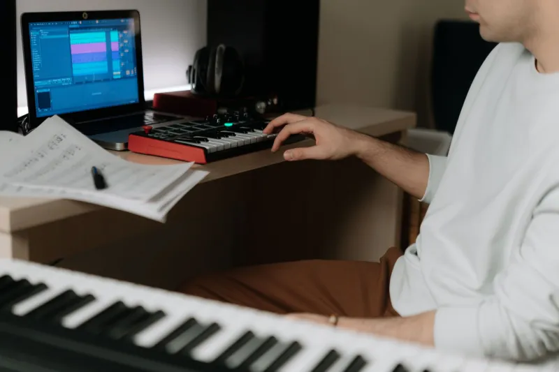 Four Walls, Infinite Possibilities: How US Bedroom Producers Are Building Careers One Plugin at a Time
